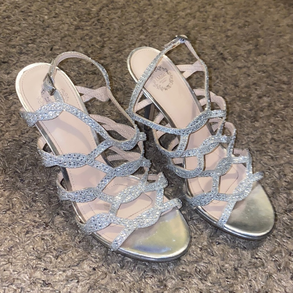 Size 8, worn once for homecoming